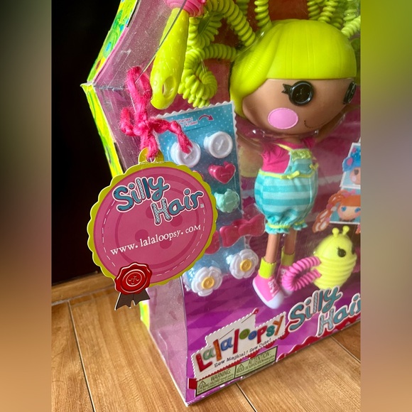 Lalaloopsy Pix E. Flutters Green Silly Hair Doll *Retired* - Picture 3 of 7